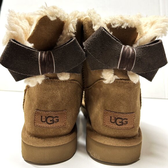 Classic tan and cream UGG short boots with bow sz 7 - Picture 1 of 7